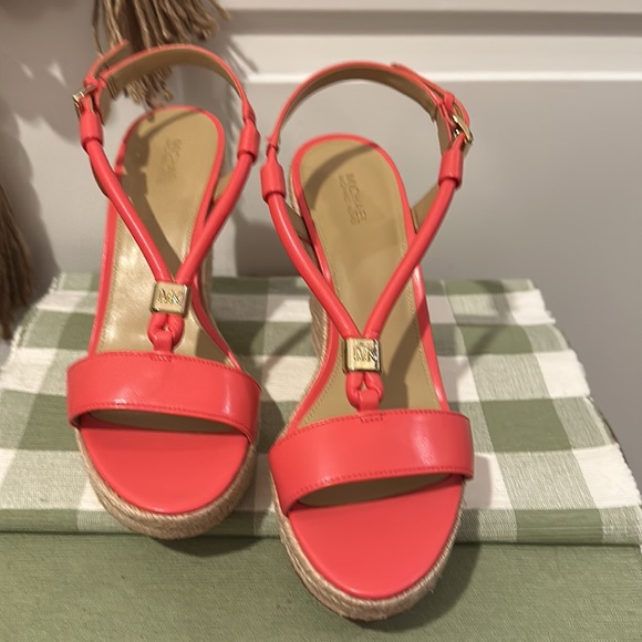 Authentic Michael Kors, Annie Strappy Platform Wedges - Picture 2 of 6